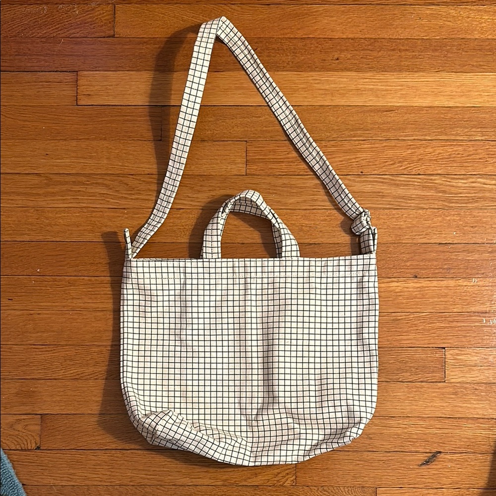 BAGGU horizontal duck bag in natural grid